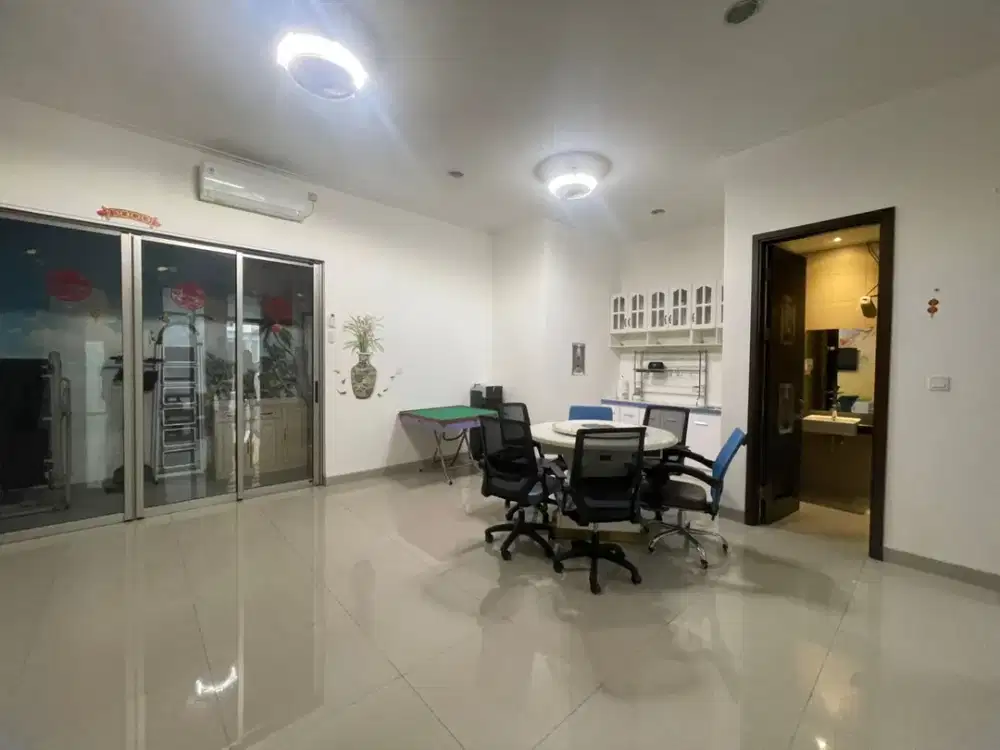 sewa rumah 2 lantai PIK 2 uk 8x15m semifurnish