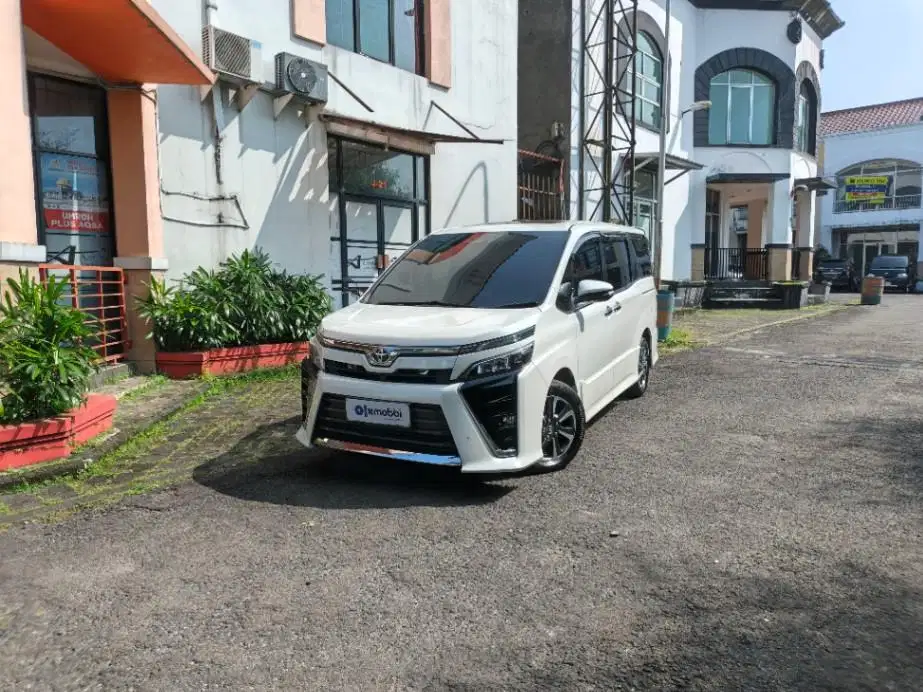 Pajak Panjang - TOYOTA VOXY 2.0 BENSIN A/T 2018 PUTIH
