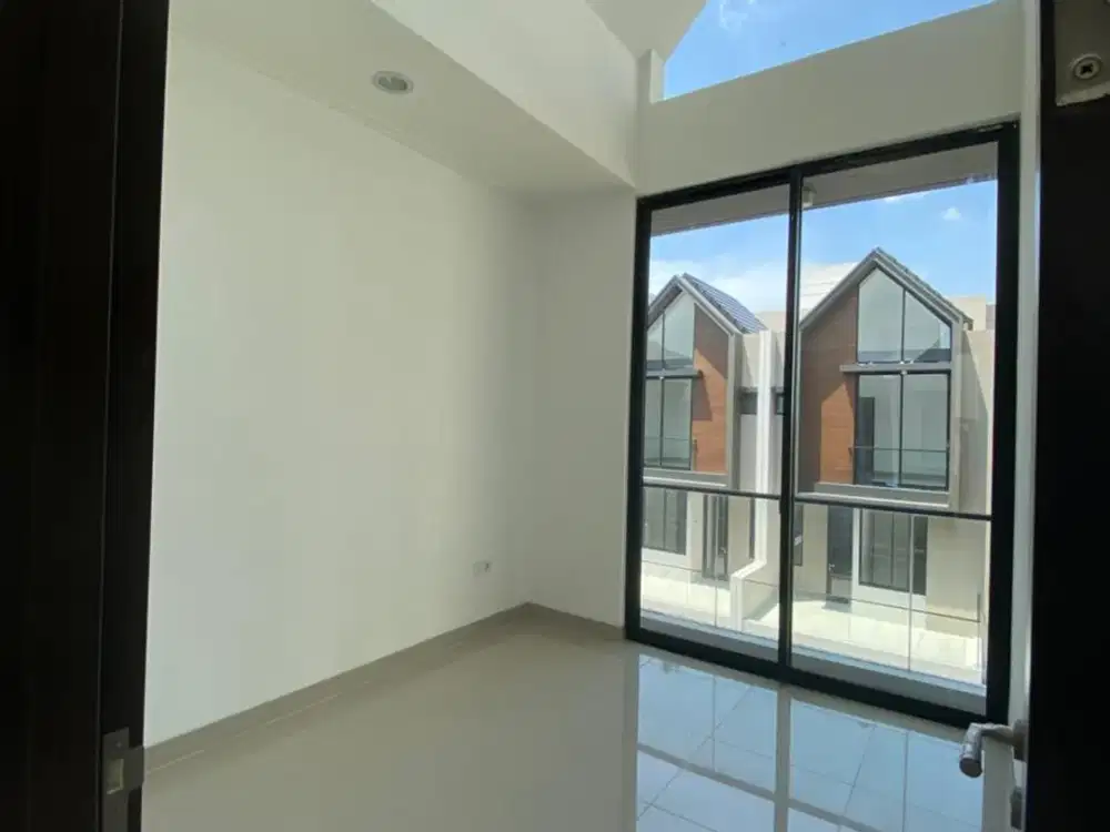 sewa rumah 3 lantai osaka residence PIK 2 uk 6x10m kosongan