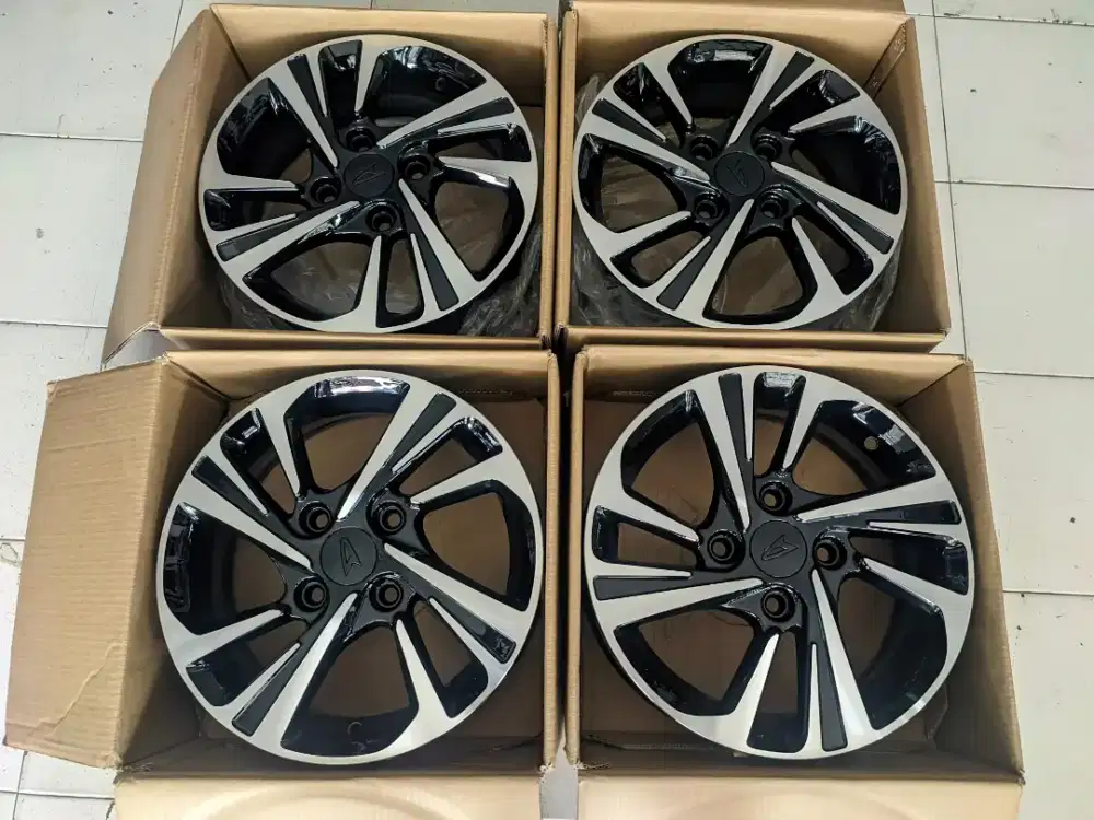 R15 xenia Pcd 4x114 New Flow forming