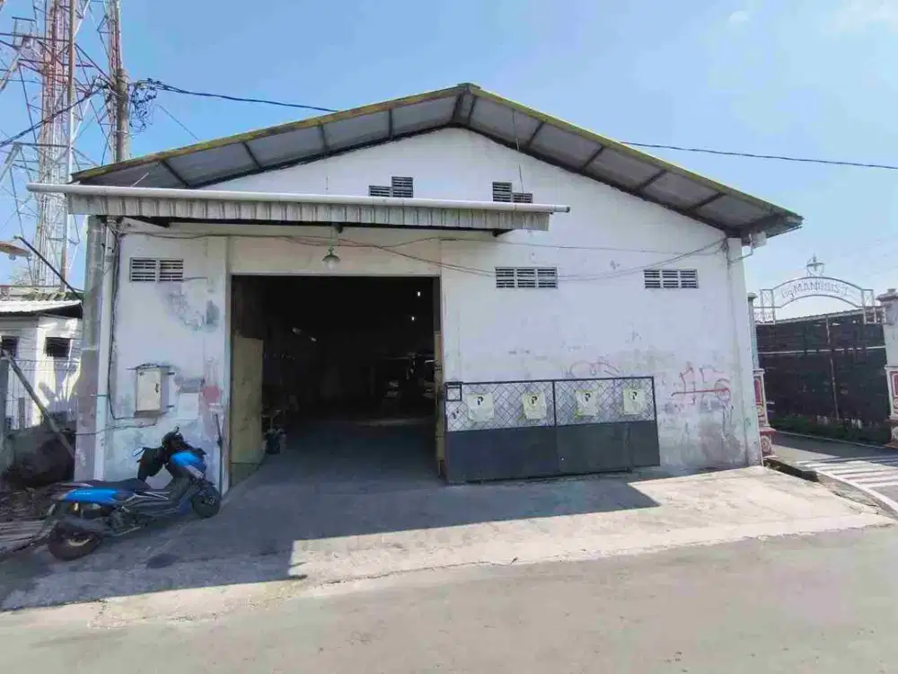 Gudang Siap Pakai Akses Truck Diesel dekat Solobaru