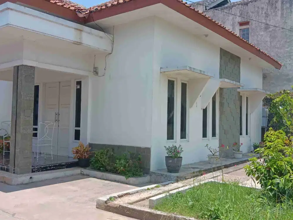 Dijual rumah bagus ada kolam renang & kolam ikan di Rancaekek Bandung