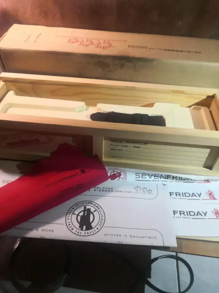 Box kayu jam tangan sevenfriday