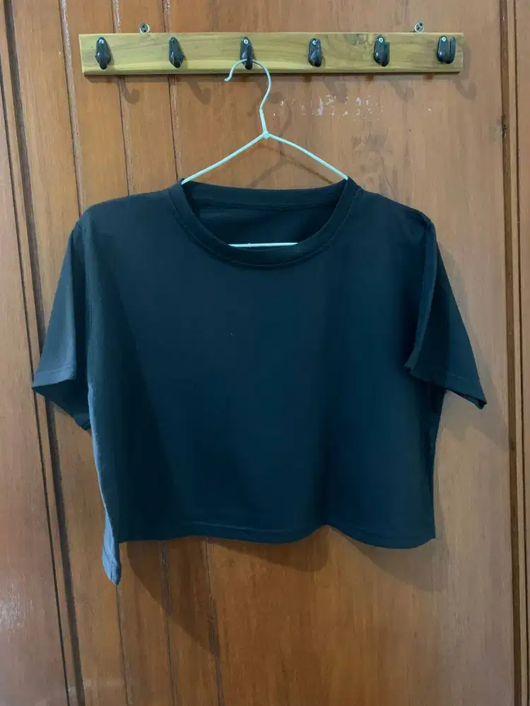 Crop Top Wanita Lengan Pendek HITAM