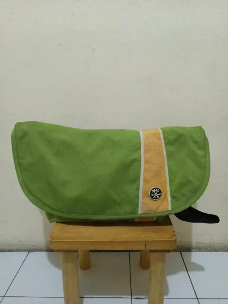 Tas selempang crumpler hijau kuning
