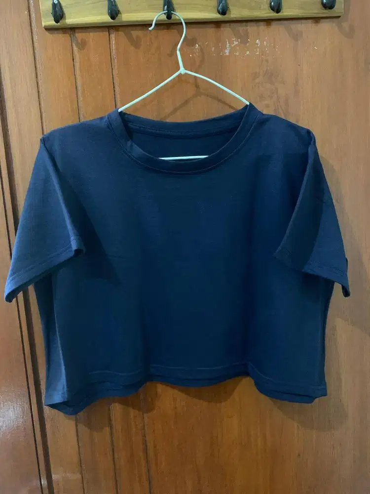 Crop Top Wanita Lengan Pendek - Hitam