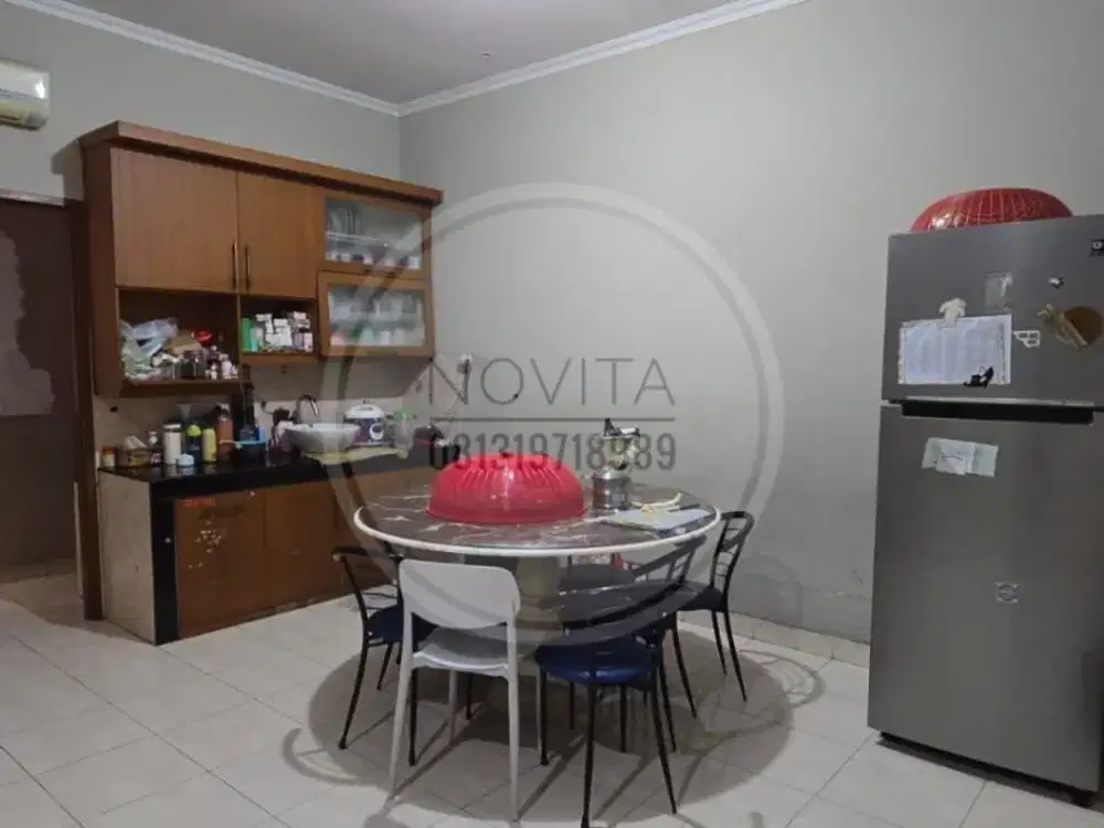 Dijual Rumah di Duri Kepa 3 Lantai - 3 BR + 1 Semi Furnished Harga Nego