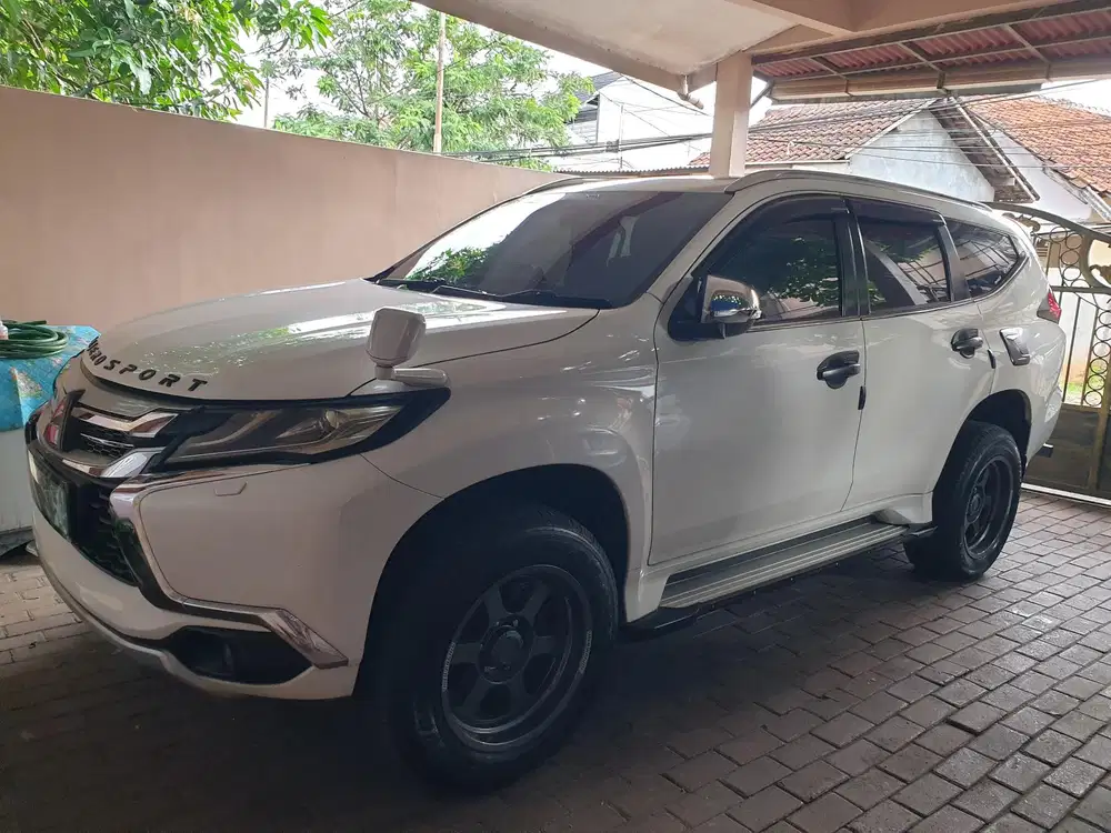 Low Km - Mitsubishi Pajero Sport Dakar 2016 Putih