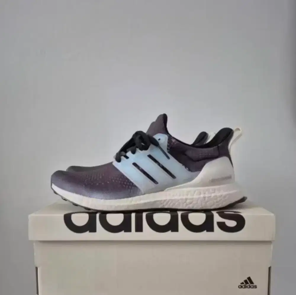 Adidas Ultraboost Size 42 ⅔ US 9 (Original 100%)