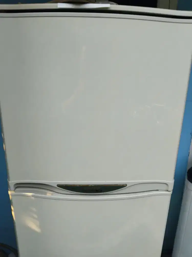 Kulkas 2 pintu merk sharp