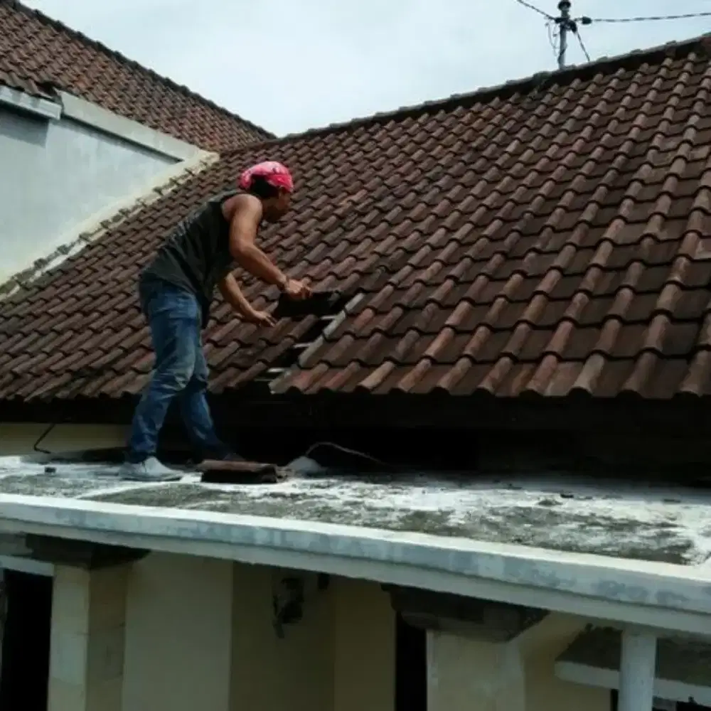 tukang atap bocor•pemasangan kanopi•plafon•cor dak•kramik•talang air