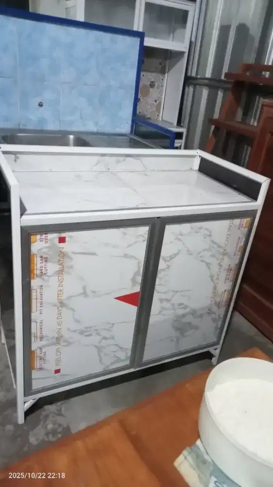 Meja kompoe minimalis