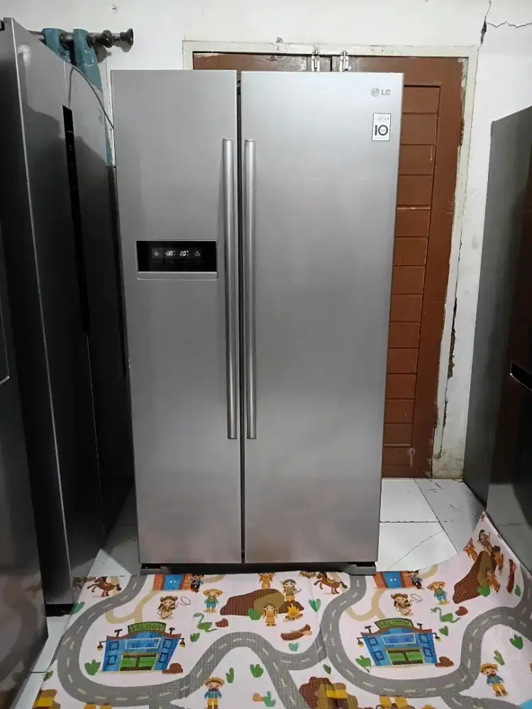 Dijual kulkas side by sode LG kondisi normal