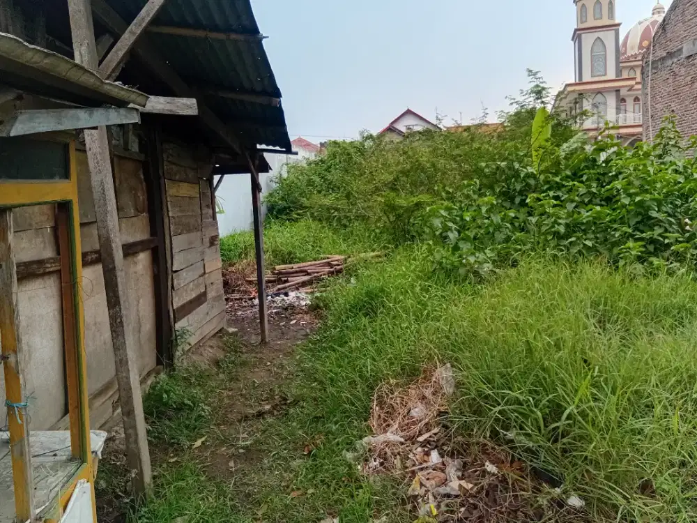 Tanah kosong pinggir jalan