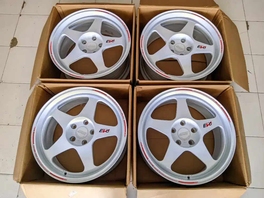 R18 EVO Regmaster L8,5 Et42 5x114 Spek Rare Flow forming