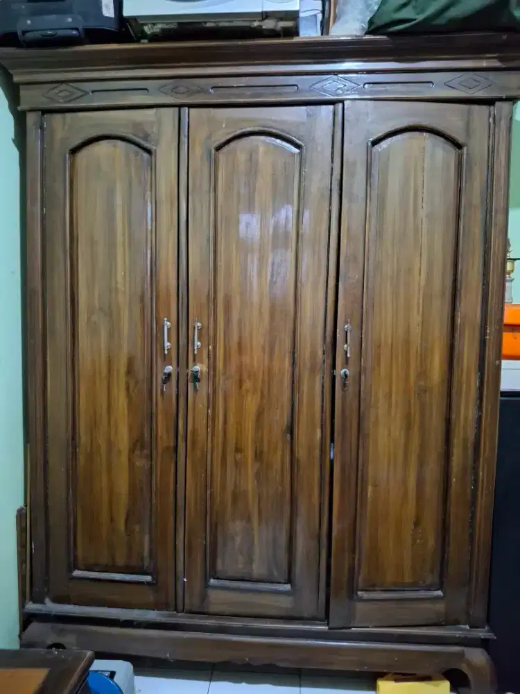 Lemari Pakaian 3 Pintu