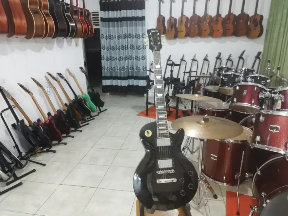 GIBSON LESPAUL CUSTOM