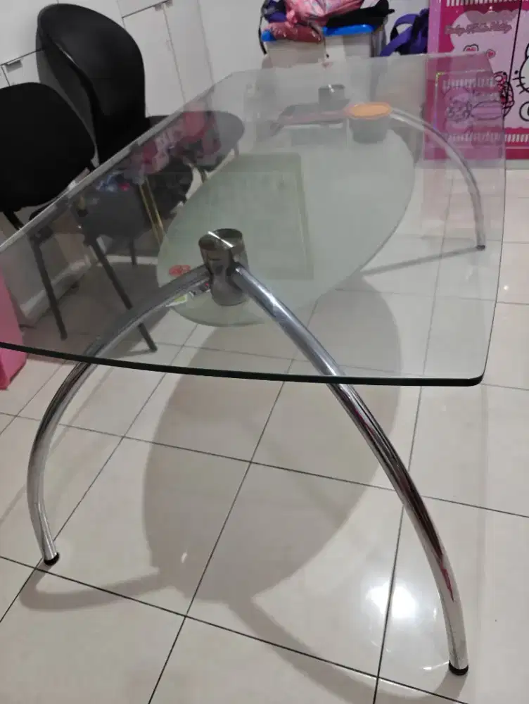 Meja Makan Besar Kaca Tempered berkaki Stainless