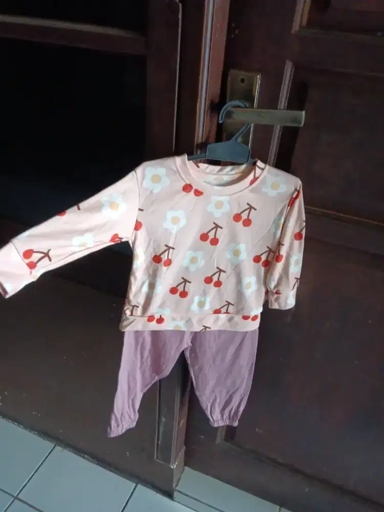 Jual Baju anak perempuan merek MOOI one set atasan & celana,katun 100%