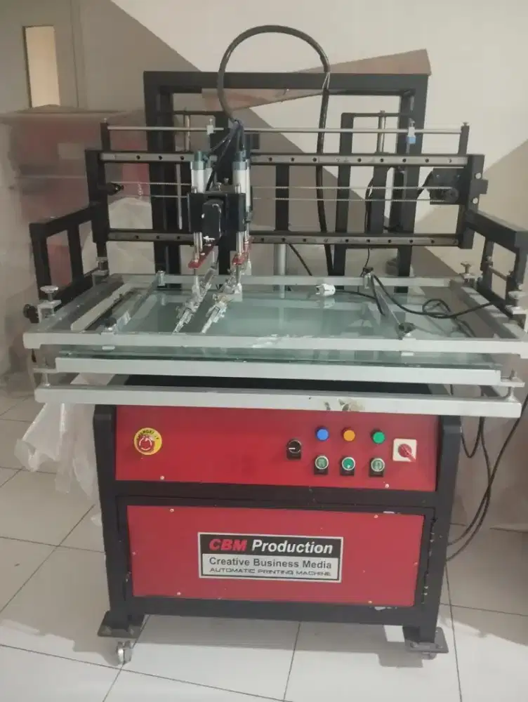 Mesin sablon media datar otomatis