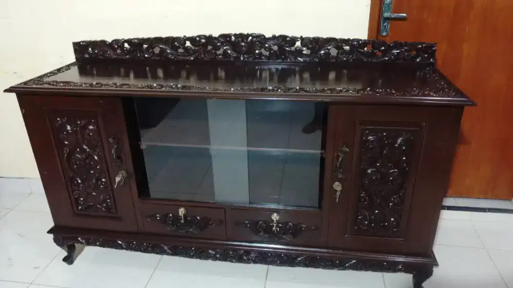 Buffet jati ukir klasik jaman dulu