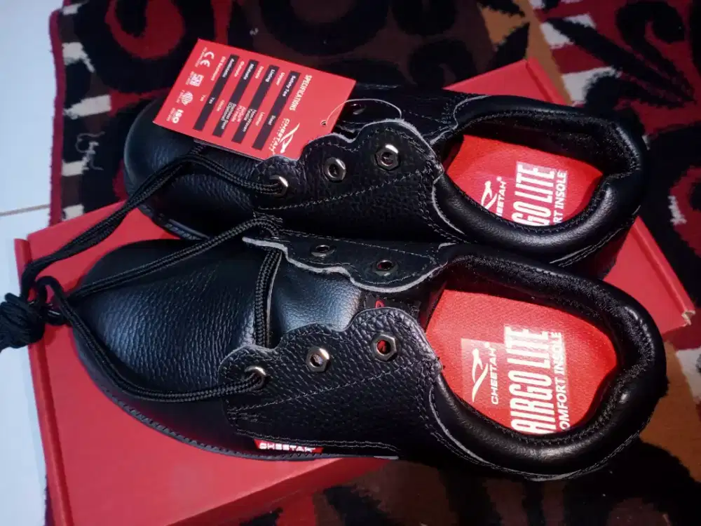 Sepatu safety CHEETAH 3002H Safety Shoes S1 SRC Revolution