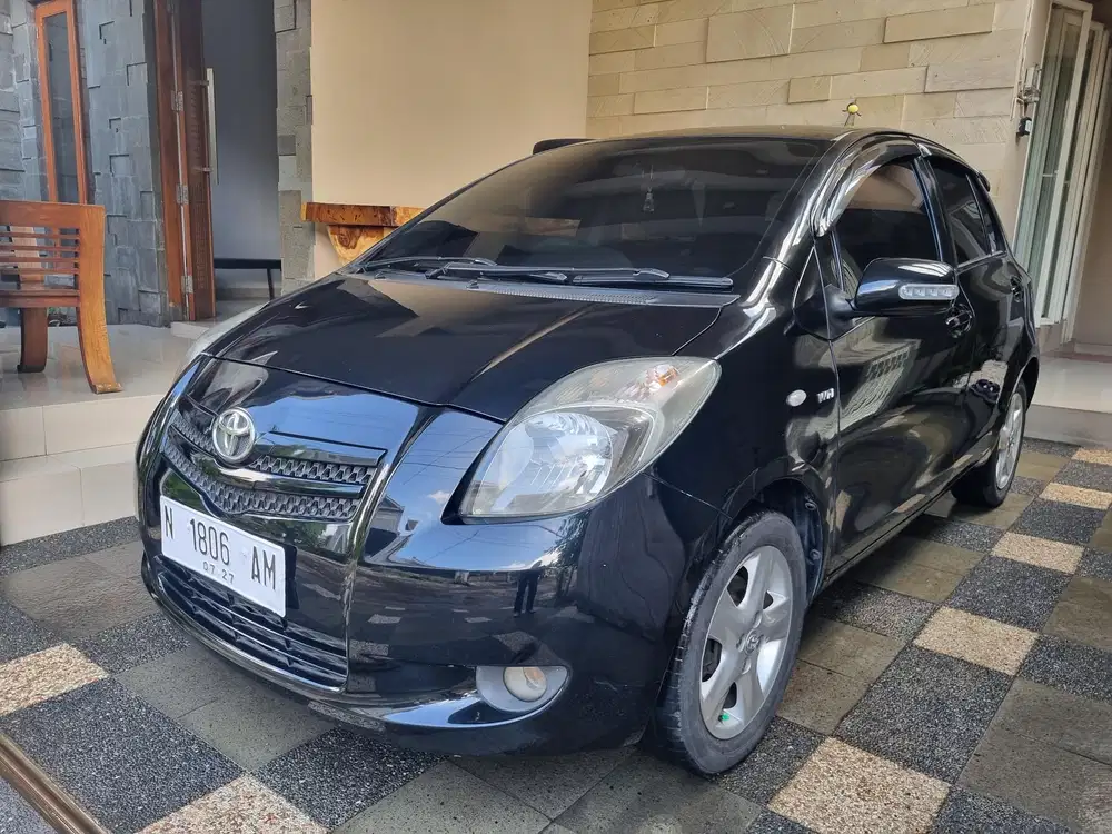 Yaris E MT head unit android camera mundur N kota malang a.n sendiri