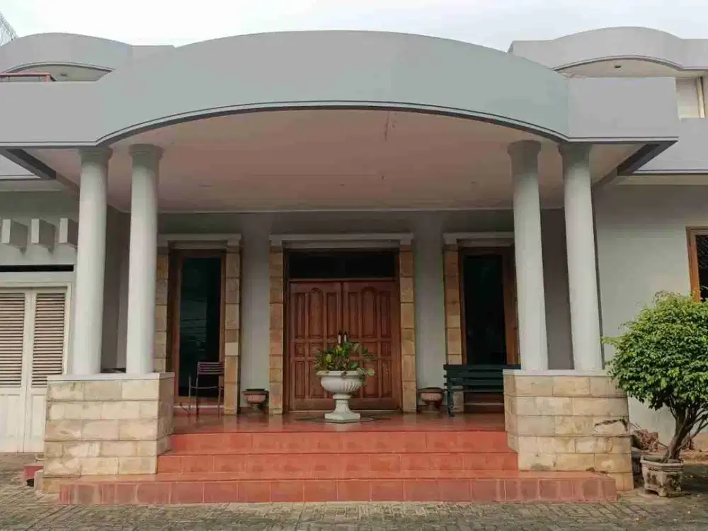 Rumah Asri di Jl Sasak Cipete Selatan Jakarta Selatan