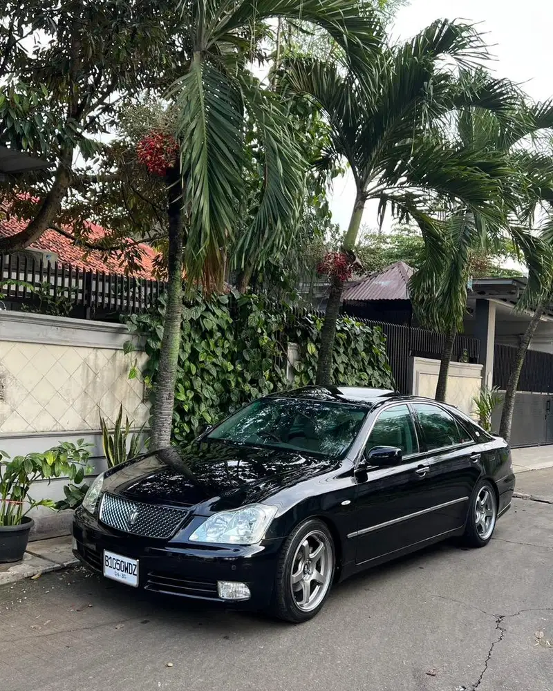 Toyota Crown CBU JDM Spec