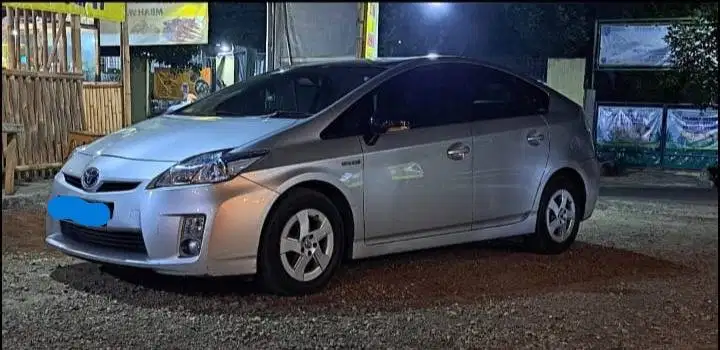Mobil Irit Toyota Prius Hybrid Gen 3 tahun 2009