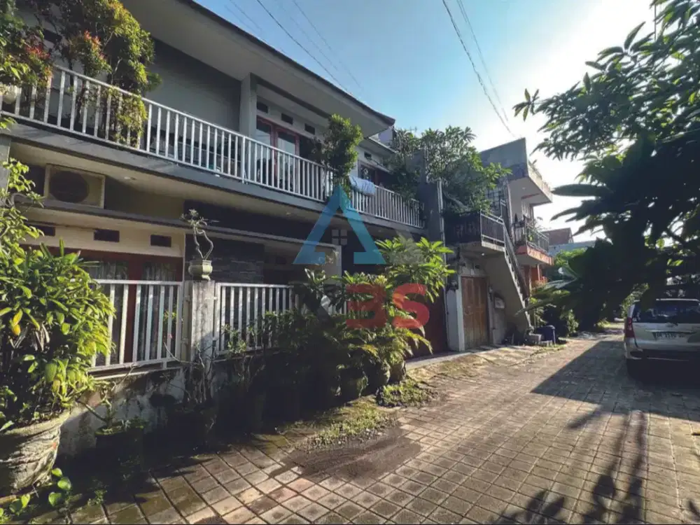 Dijual rumah 2 lantai  Jl tibung sari perbatasan Kebo Iwa utara dalung