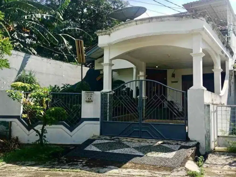 RUMAH CLASSIC  2 lT BALCONY SIAP HUNI STRATEGIS DI PEKAYON BEKASI