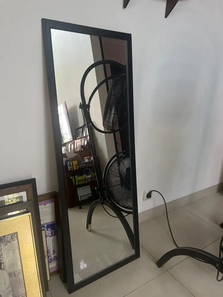 Cermin Hitam Panjang