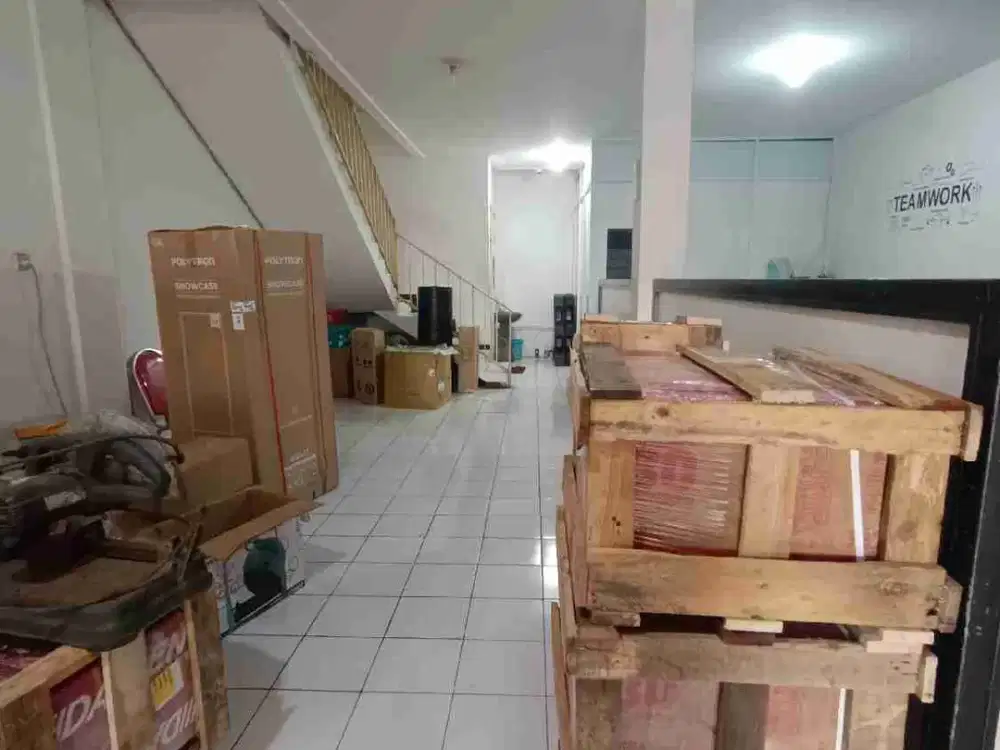 rumah lama terawat strategis dekat ke tanah Abang ,harmoni ,tramfom mudah di jangkau keperluan primer,sekunder ,kuliner mudah di dapat