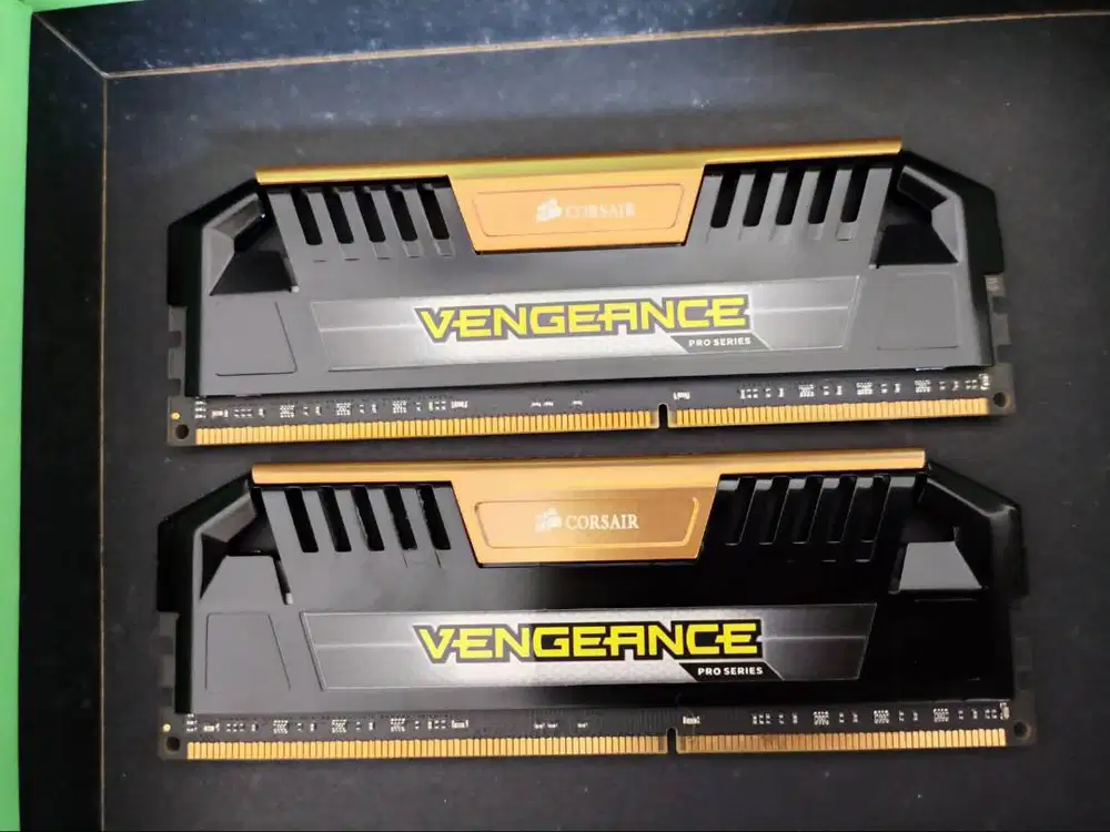RAM DDR3 CORSAIR 16GB (8x2) 2400Mhz