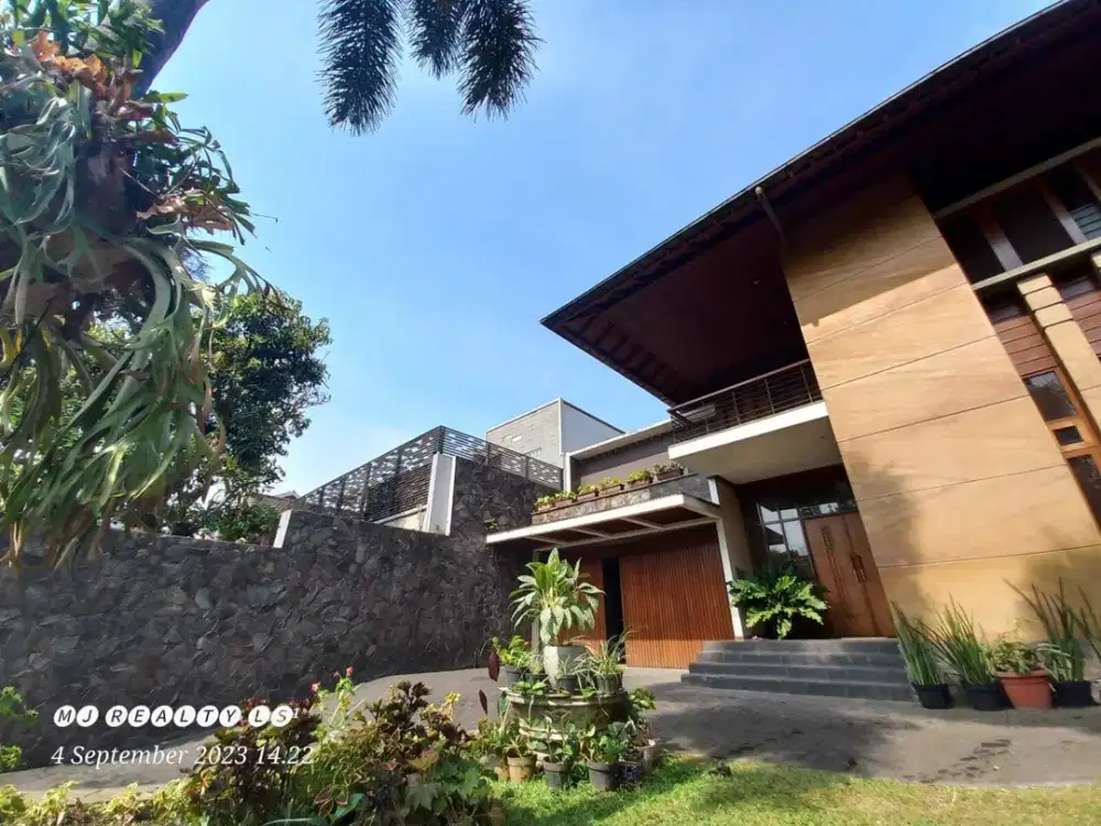 Rumah Mewah Di Lokasi Prime Mainroad Jl. Ir. H. Djuanda Dago Bandung