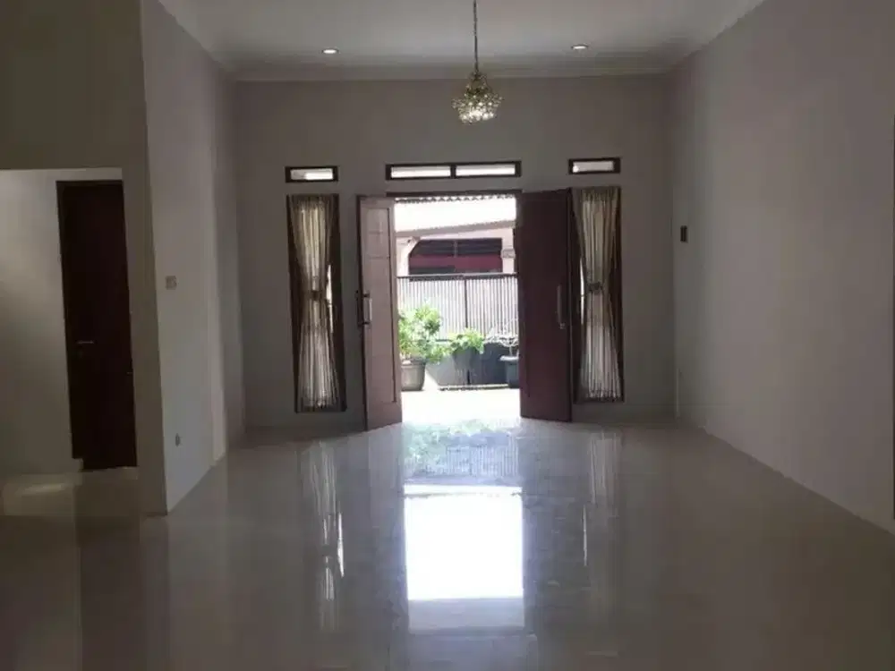 Rumah sewa pasar minggu pejaten dekat kampus UNAS jakarta selatan