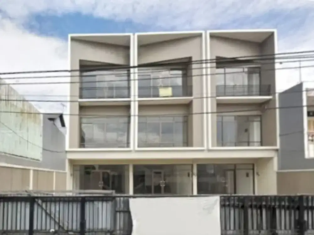 Ruko Gandeng 3 Lt Lokasi Strategis di Jatinegara, Jakarta Timur