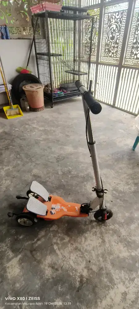 Scuter pedal Anak