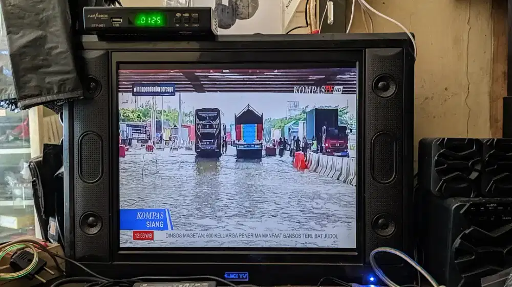 Tv 24 Inch (bisa jadi monitor pc) + STB Advance