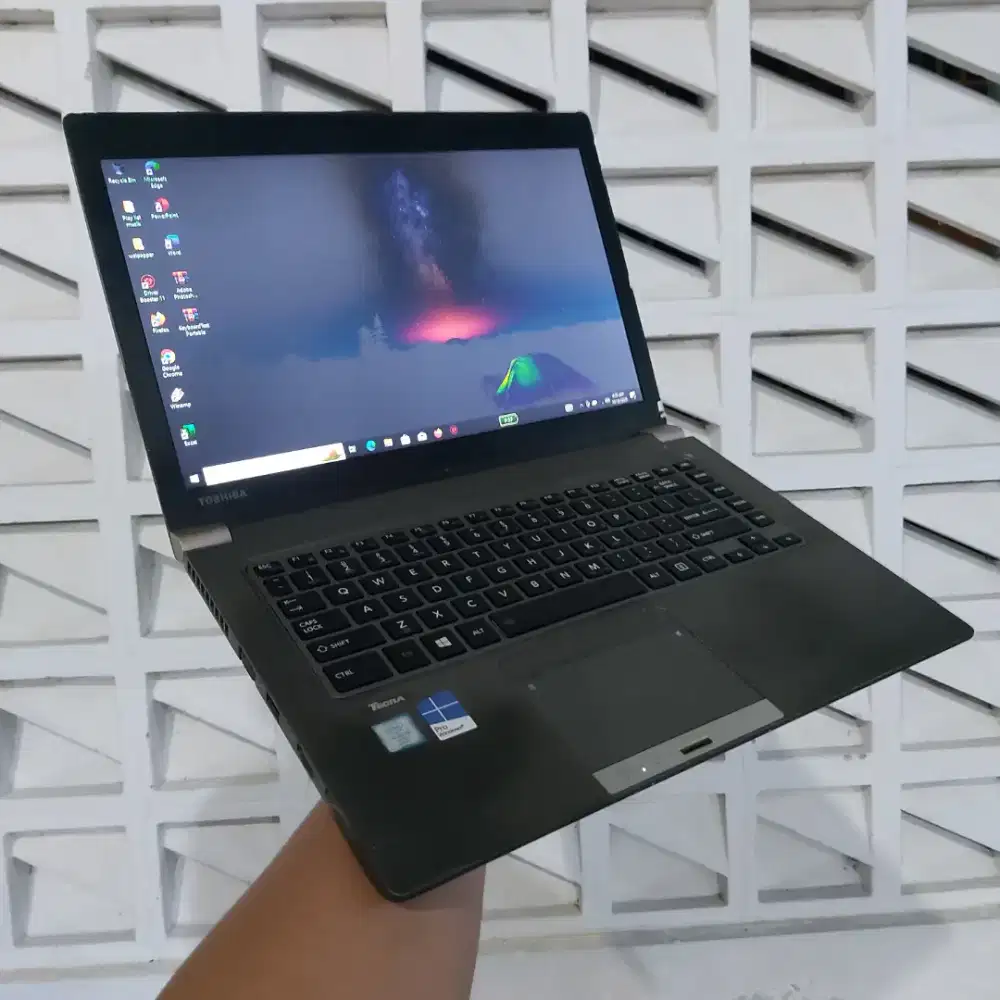 Toshiba Tecra Z40-C Intel Core i5 Skylike Gen 6 Slim Tipis