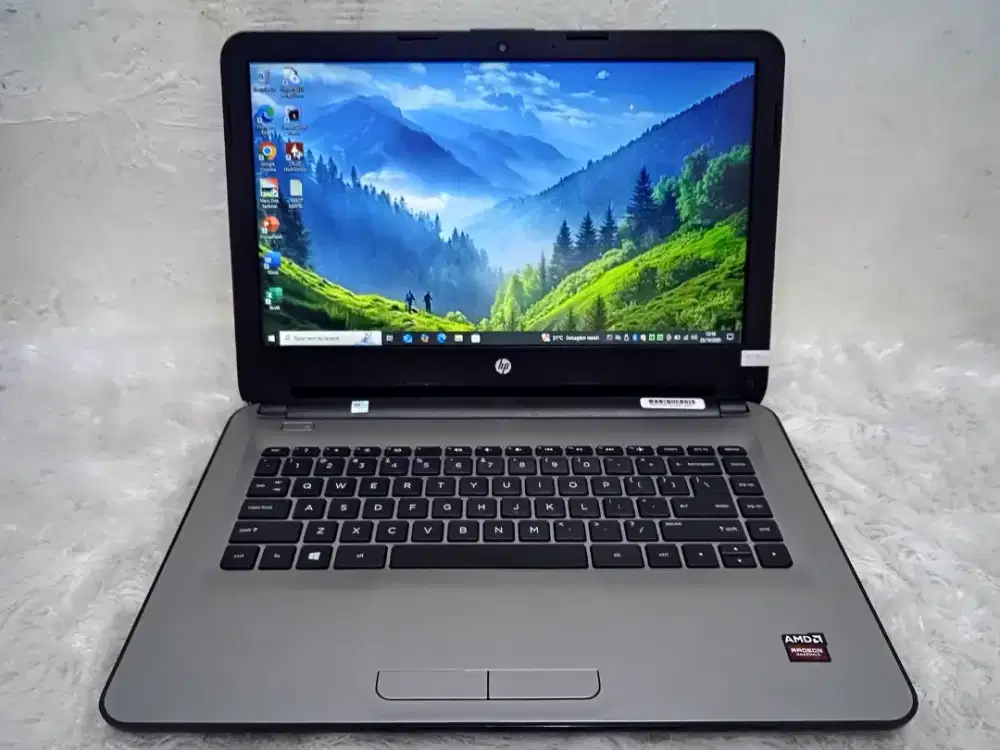 * HP Notebook
 AMD A8-7410 Ram 4 GB SSD 256 GB