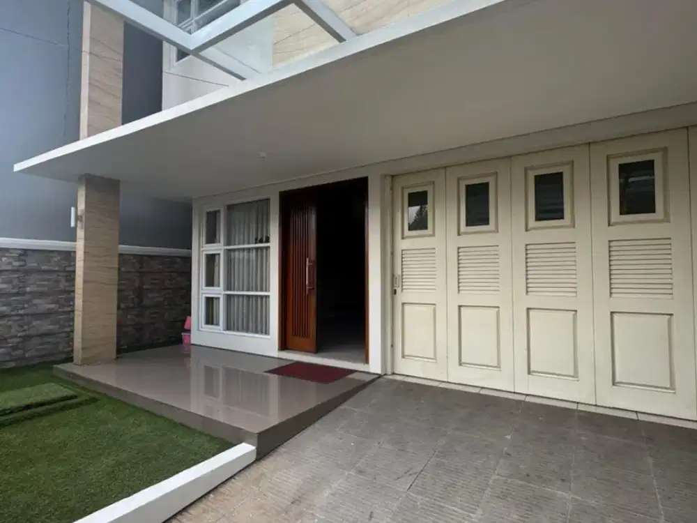 Rumah Minimalis 2 lantai di sayap Batununggal Indah