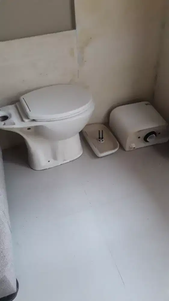 Dijual closet bekas tp msh bagus 300rb