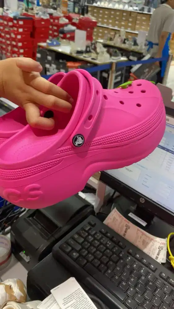 Crocs w9 ori store fuschia