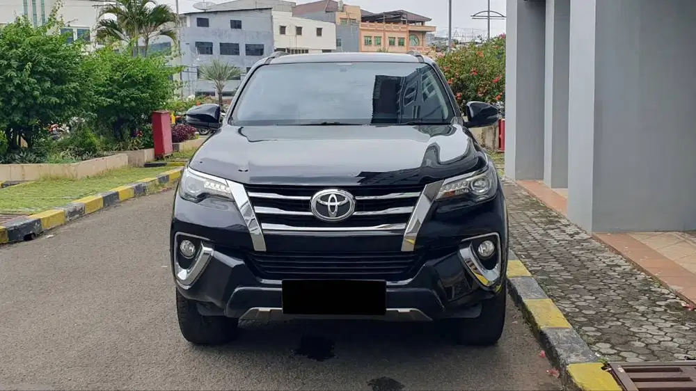 Toyota Fortuner 2.4 VRZ 4x4 Diesel AT Hitam Metalik 2019 Low Km Record