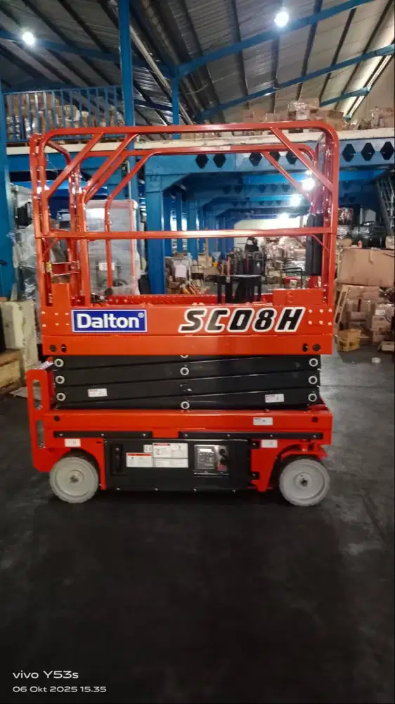 Mobile Scissor Lift Tangga Gunting Elektrik