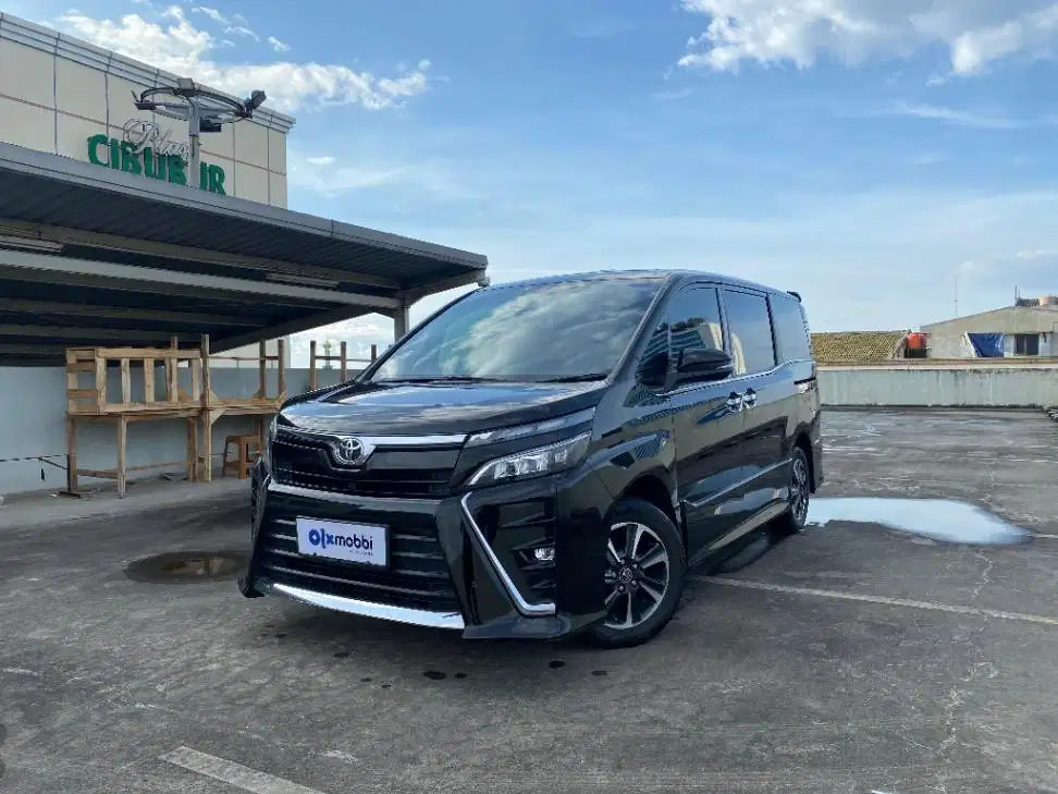 TERMURAH Toyota Voxy 2.0 Bensin-AT 2021 6EA