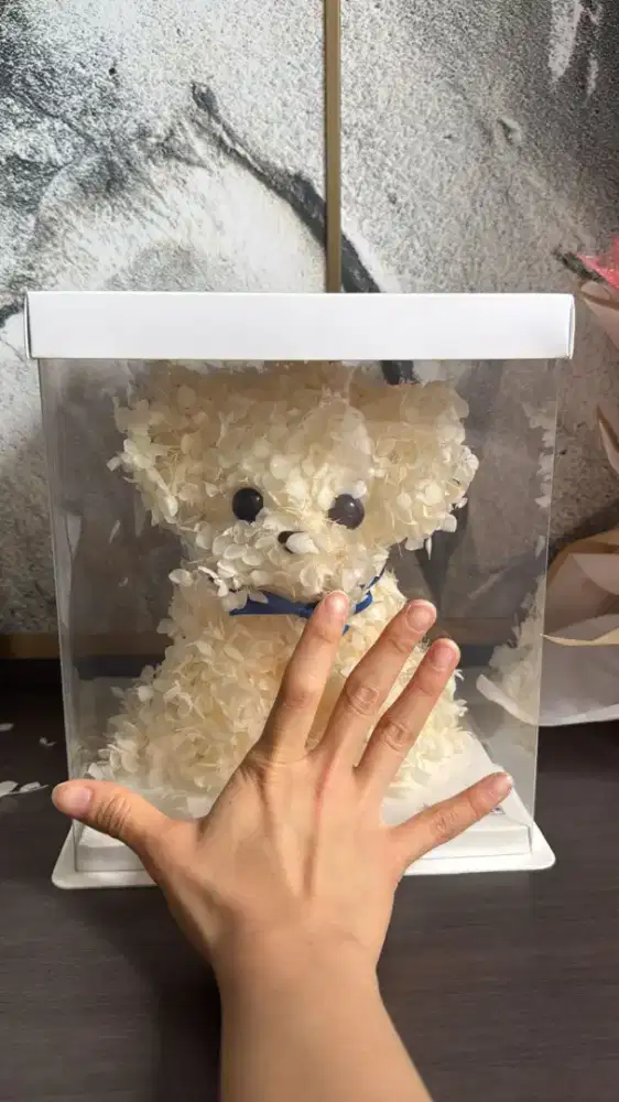 Bunga kering bentuk anjing putih