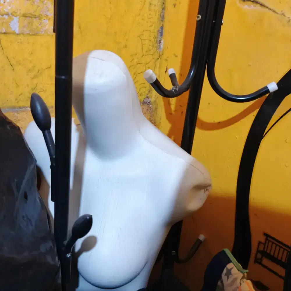 Manequeen, gantungan cakar 3,sama hanger 3 lusin